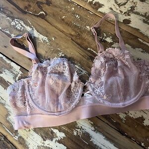 Elegant Pink Lace Bra with Underwire Support